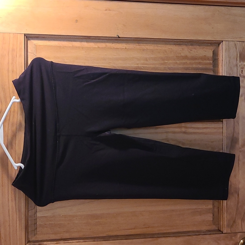 Black Victoria secret Capri workout leggings